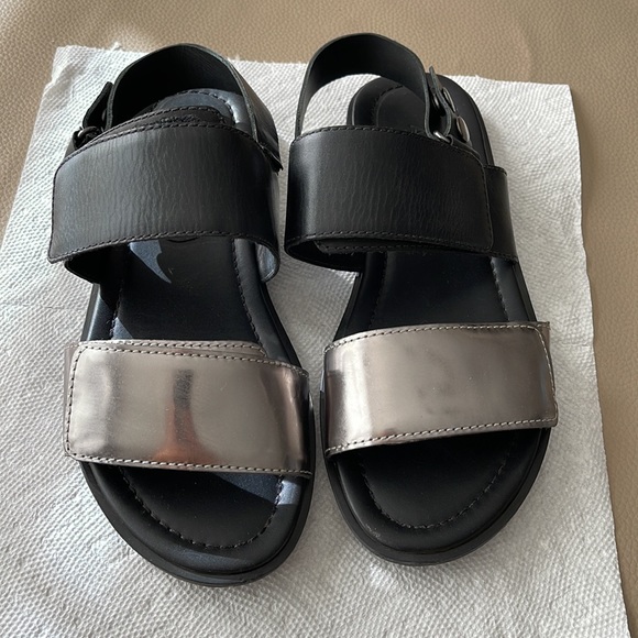 A7EIJE Sandals - Picture 2 of 3